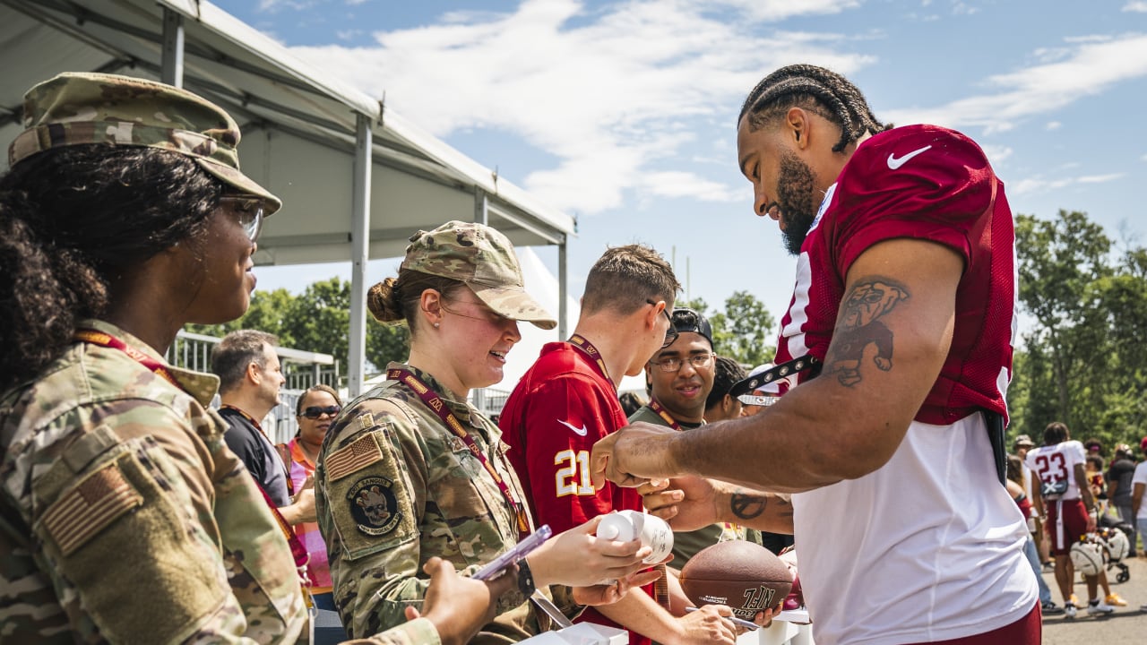 Air Force general kicks off Texans, Redskins battle > Air Force > Article  Display