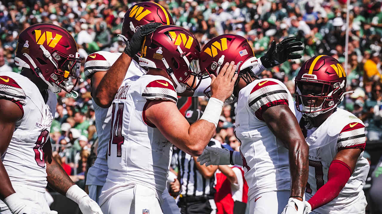 PHOTOS Commanders vs. Eagles, Week 4