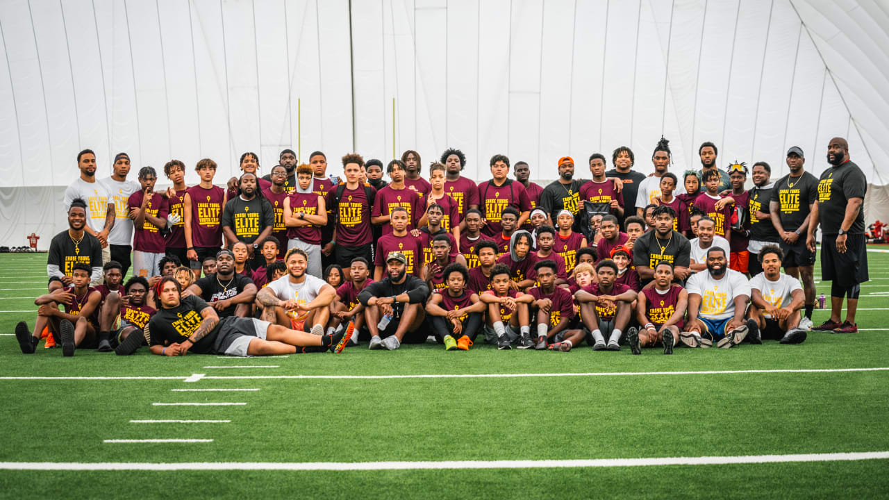 NFL players holding free youth football camps 