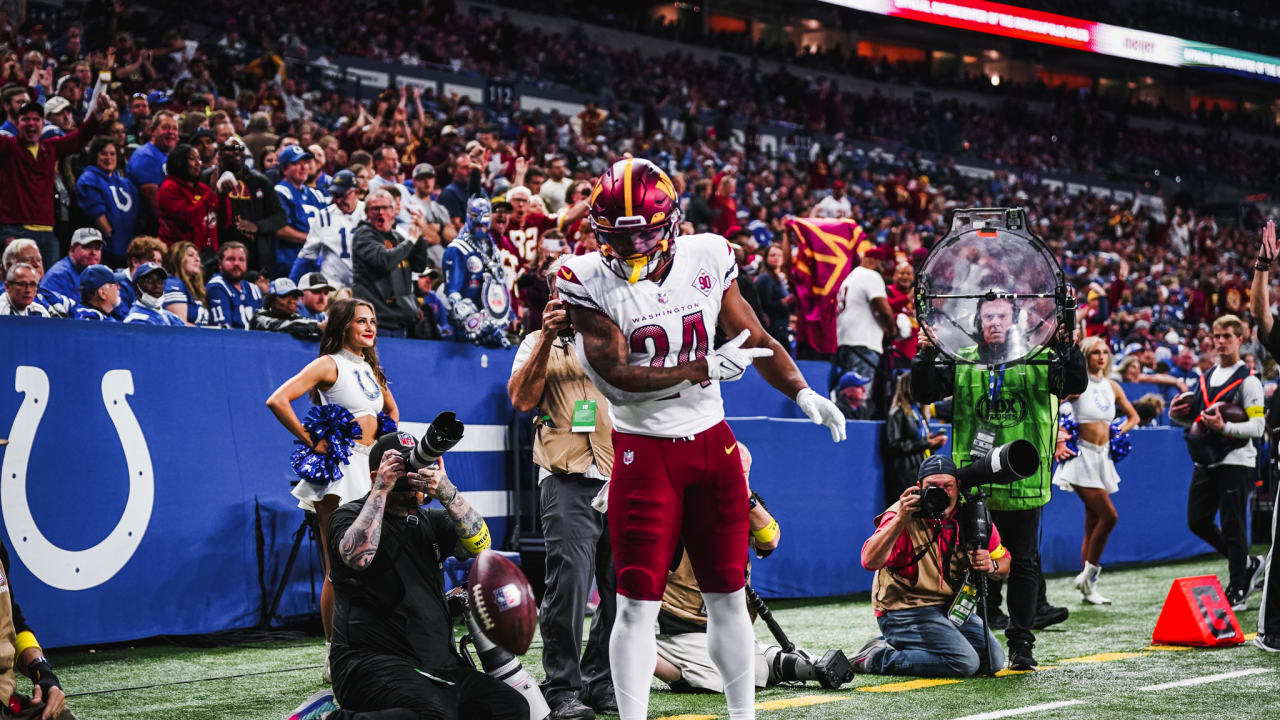 Washington Commanders running back Antonio Gibson shakes tackle on 22-yard  catch and run