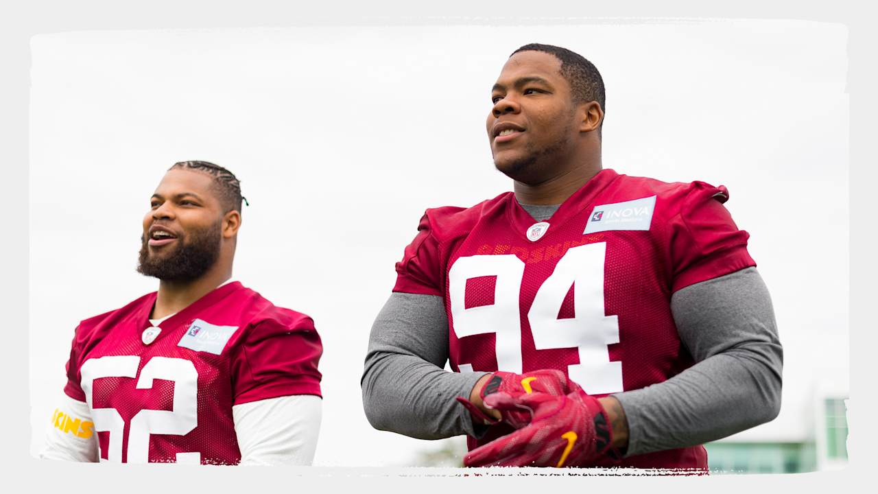 Washington Redskins linebacker Montez Sweat (90) lines up against