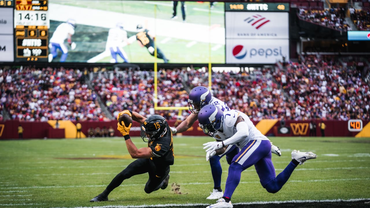 WATCH: Commanders WR Dax Milne makes one-handed catch