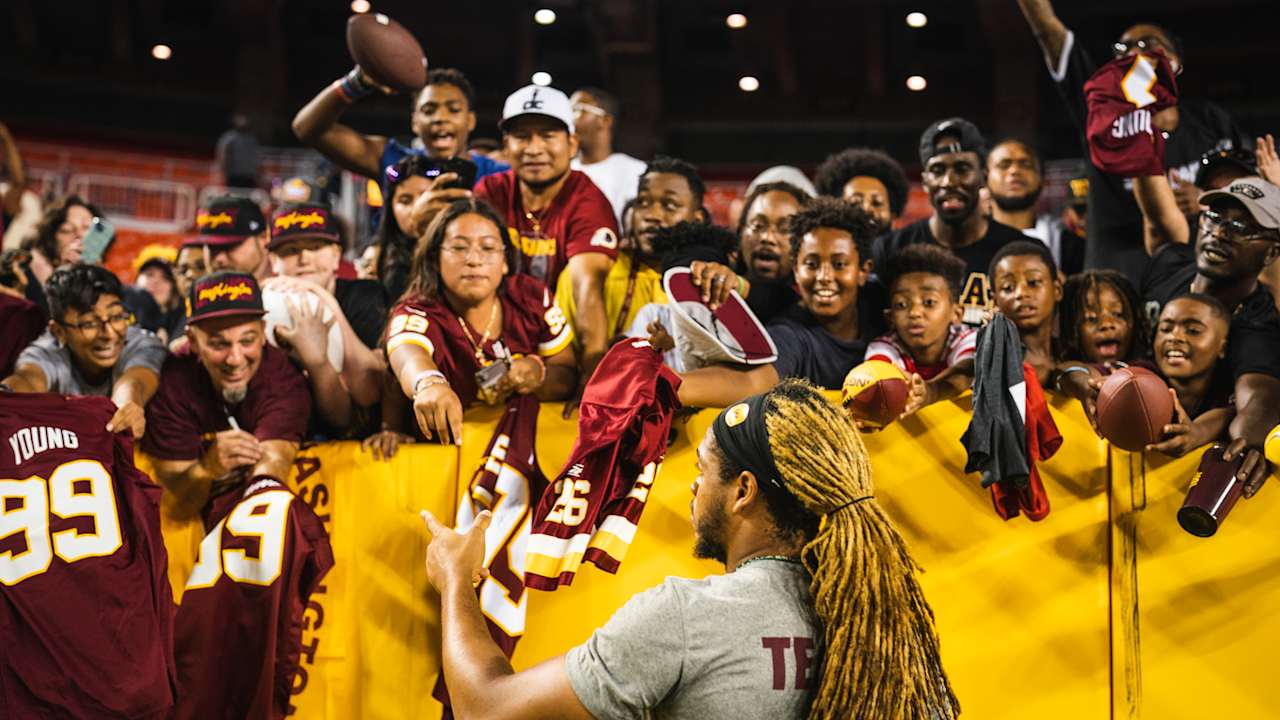 PHOTOS Commanders practice under the lights at FedExField