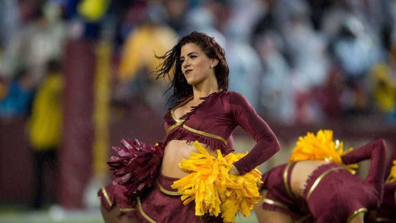 Cheerleader of the Year, Julia, at the 2022 Pro Bowl