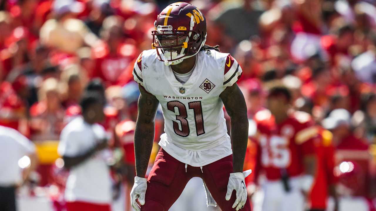 Washington Commanders defensive back Kamren Curl (31) looks to