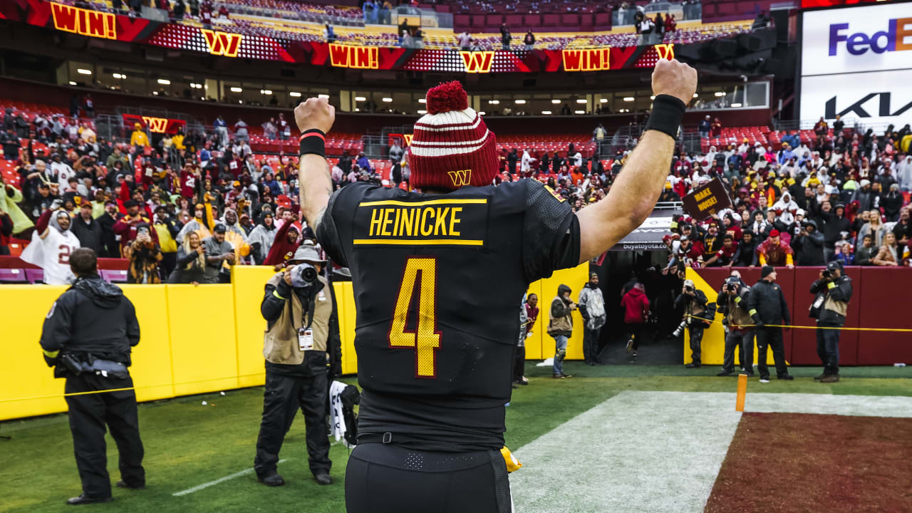 Heinicke rewards Commanders' O-line with Air Jordans after win vs. Eagles