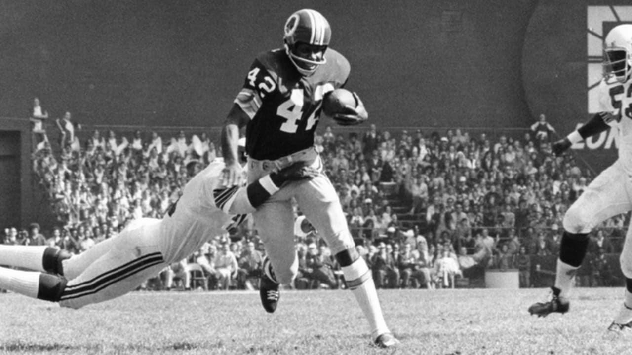 Redskins great, Hall of Fame player and coach Charley Taylor dies