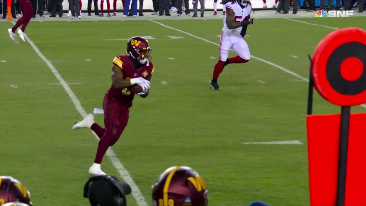 Brian Robinson Has Tons Of Space To Run On 18-yard Catch From Backfield