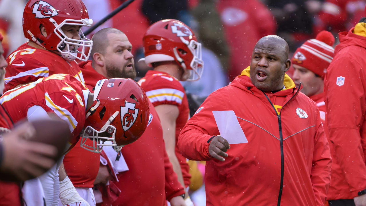 Kansas City Chiefs offensive coordinator Eric Bieniemy talks to