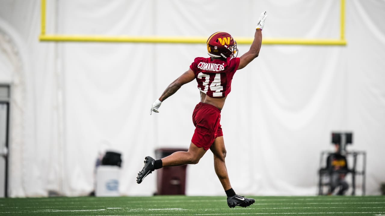 Washington Commanders cornerback Christian Holmes (34) runs a drill during  an NFL football practice at FedEx Field, Saturday, Aug. 6, 2022, in  Landover, Md. (AP Photo/Alex Brandon Stock Photo - Alamy