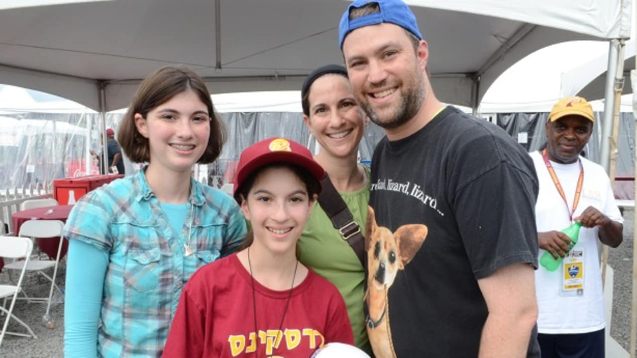 Redskins superfans help kids battling cancer