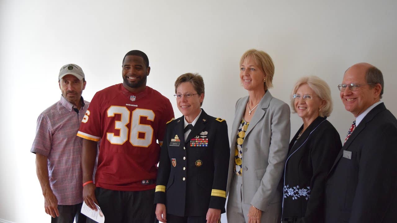 Redskins Give SPC (Ret.) Jay Briseno Jr., USAR A Signed Jersey