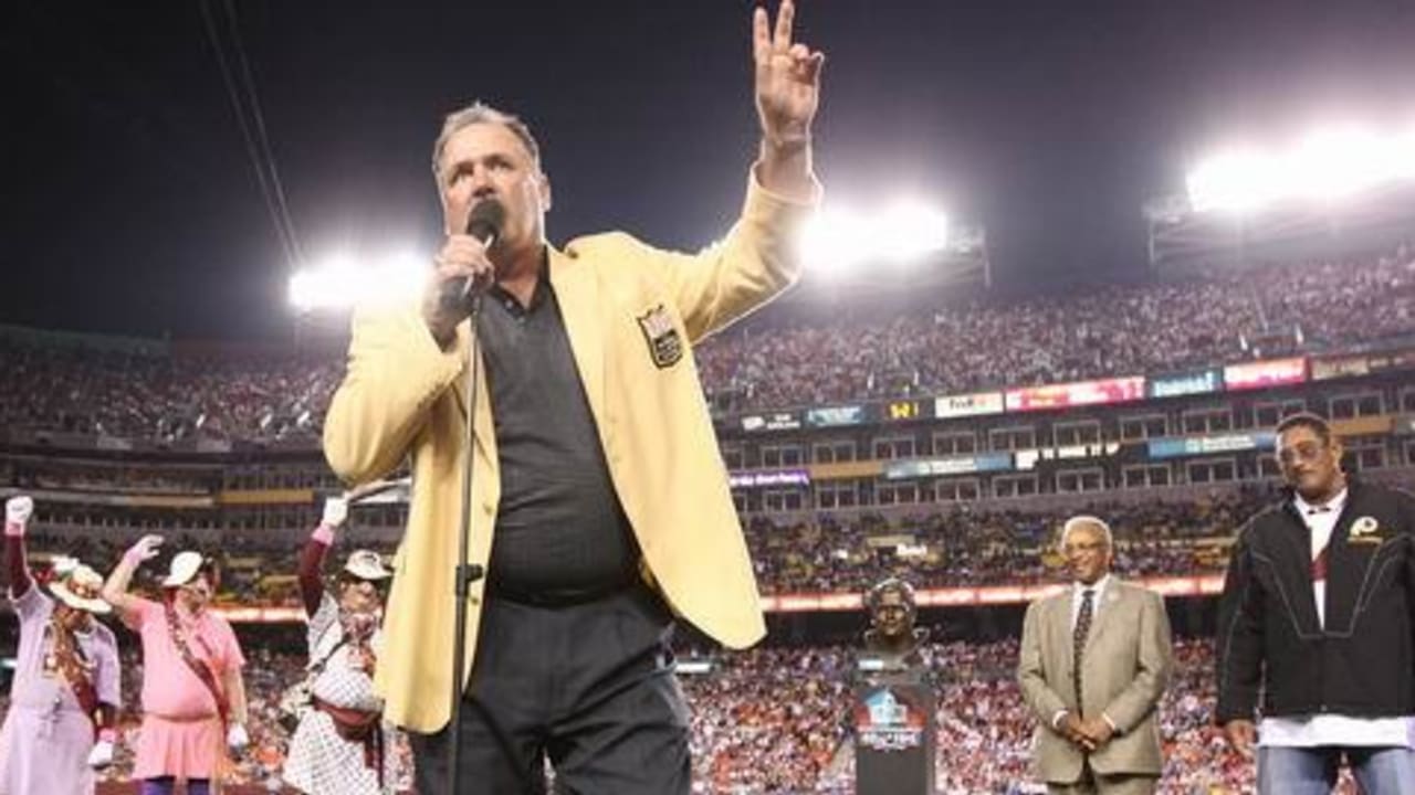 Jeff Bostic Inducted Into Redskins Ring Of Fame At Halftime