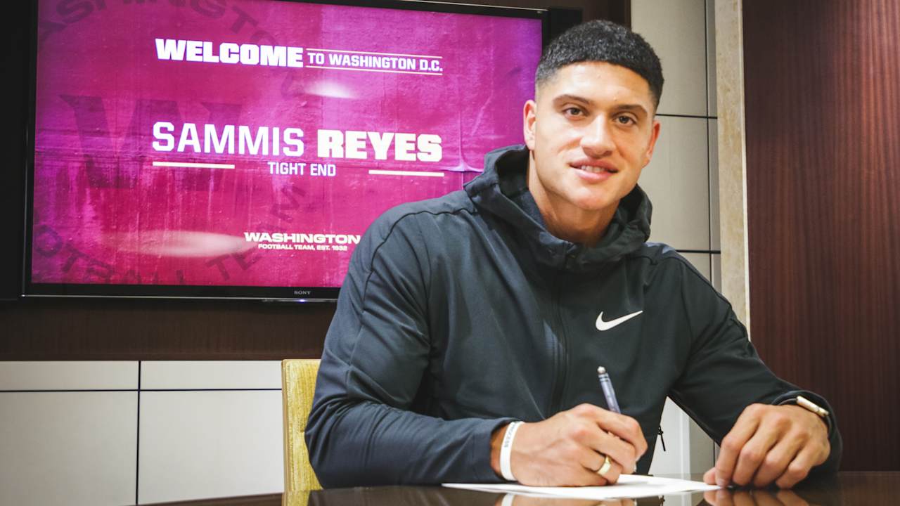 Jaguars sign former Commanders TE Sammis Reyes