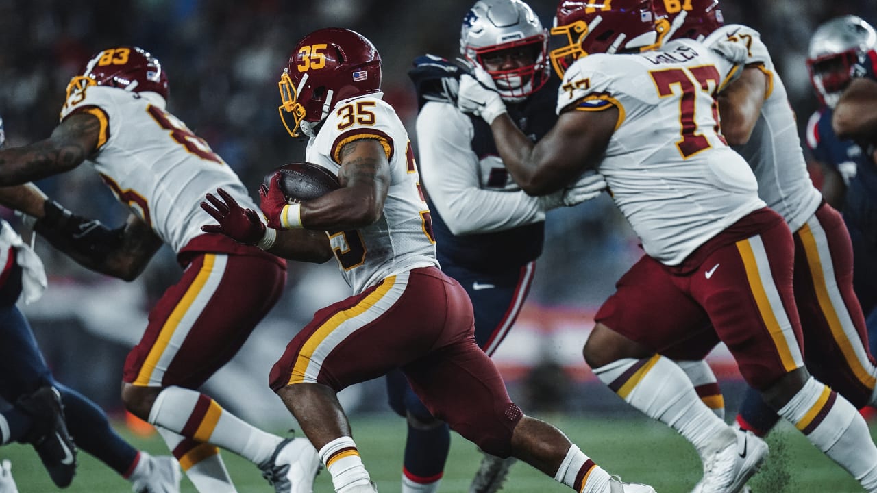 Jaret Patterson of the Washington Football Team runs with the ball