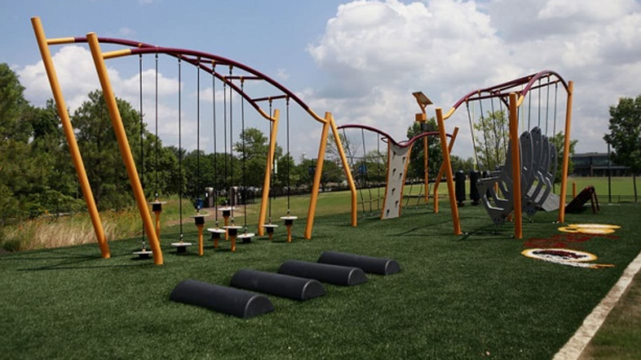 Redskins, kids Play 60 at Belvoir Annual youth fitness event