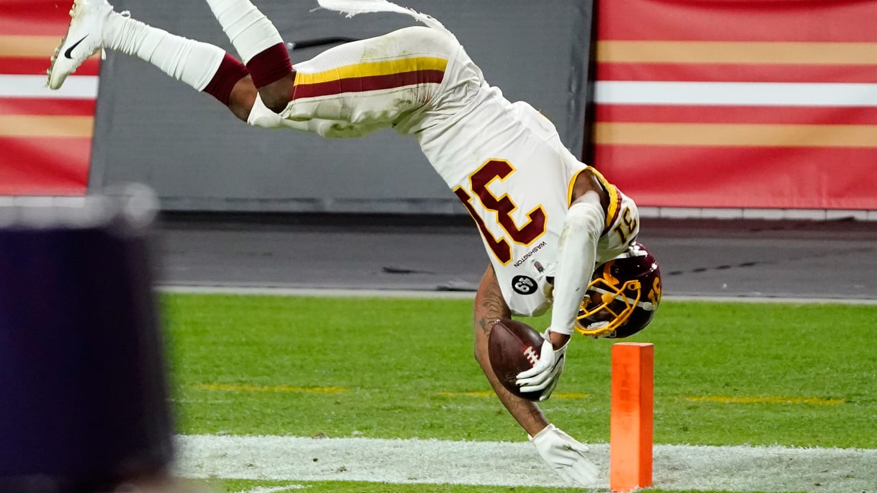 Washington Commanders defensive back Kamren Curl (31) looks to