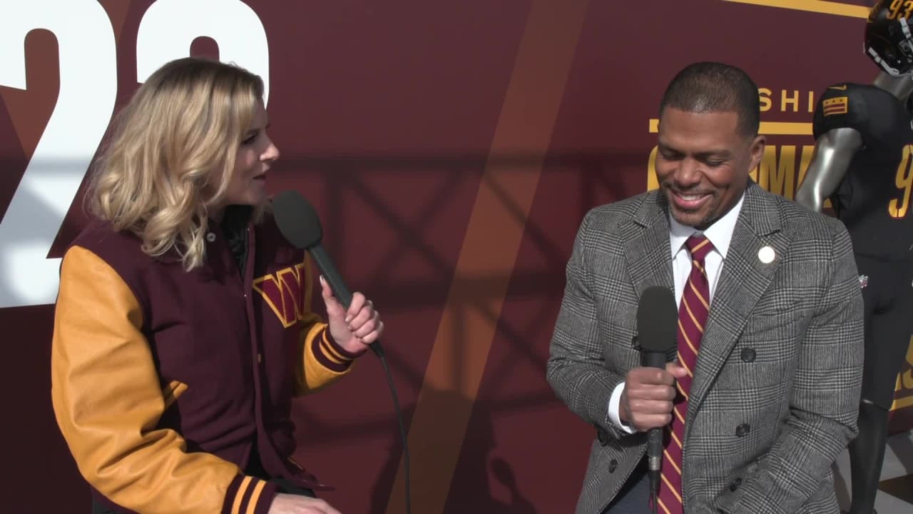 Commanders President Jason Wright helps celebrate Ben's Chili Bowl