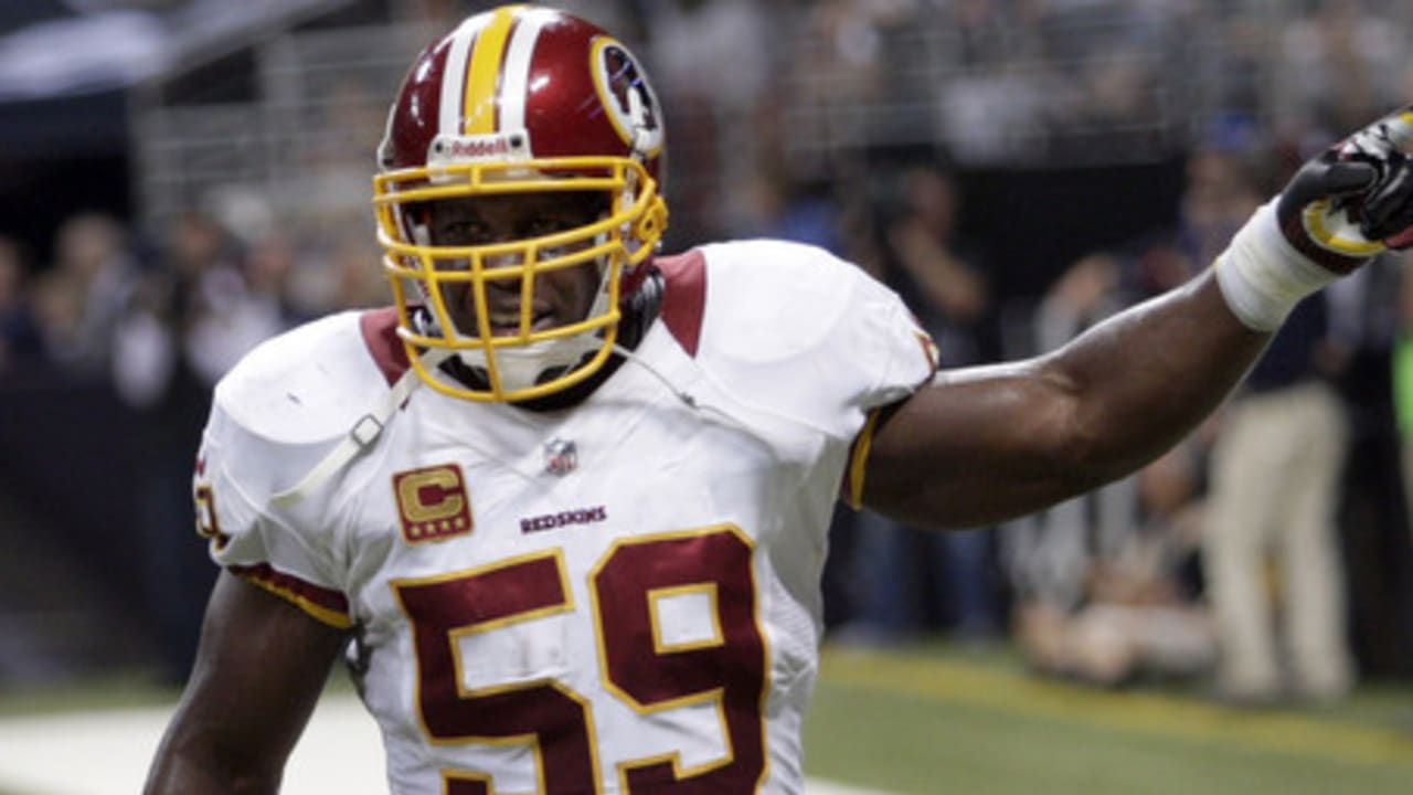 Washington Redskins Stephen Bowen celebrates with Barry Cofield