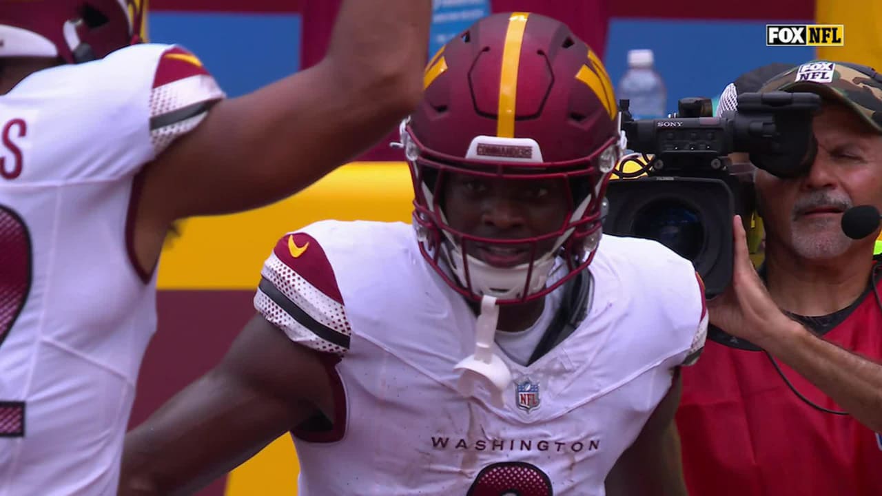 August 26th 2023: Washington Commanders defensive end Montez Sweat (90)  warms up before the NFL game between the Cincinnati Bengals and the Washington  Commanders in Landover, MD. Reggie Hildred/CSM (Credit Image: ©