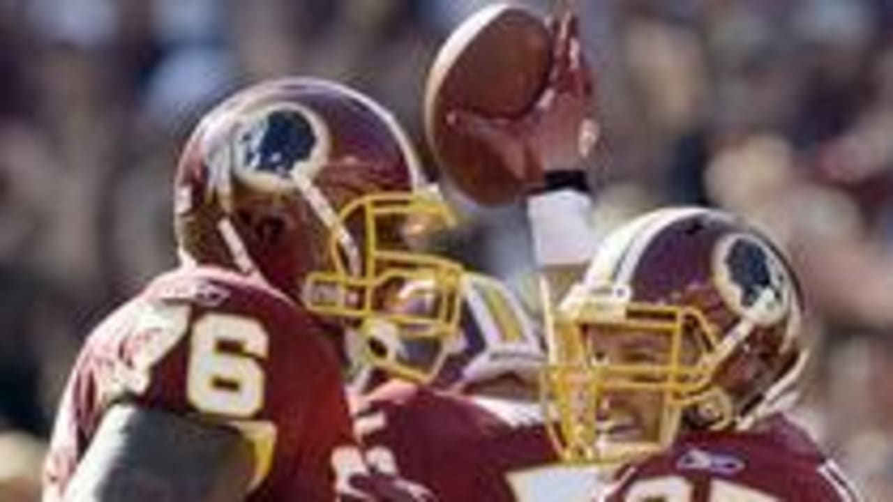 Washington Redskins Santana Moss, with a No. 21 on his jersey, catches a  10-yard pass for a first down during the 2nd quarter of game on December 2,  2007. The Redskins have