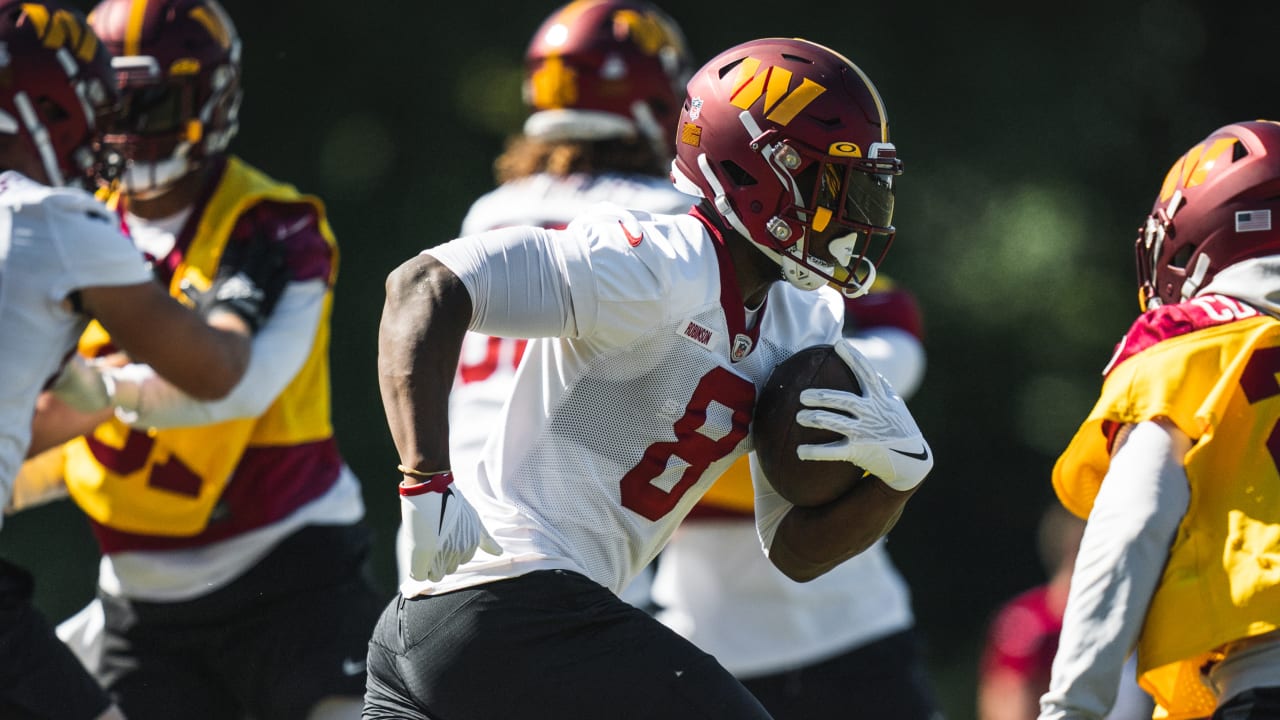 SEE IT: Commanders RB Brian Robinson, Jr. runs pre-game drills ahead of  Sunday's game