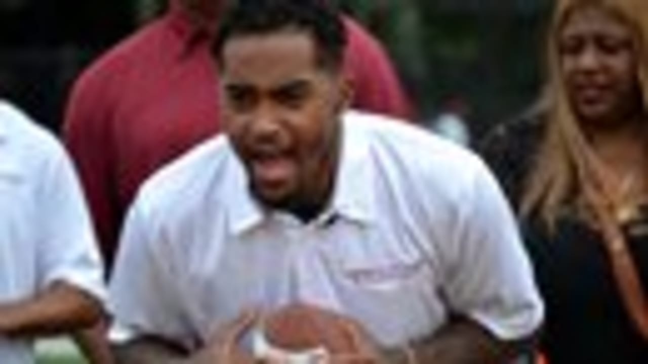 PHOTOS: Rams WR DeSean Jackson hosts youth football camp