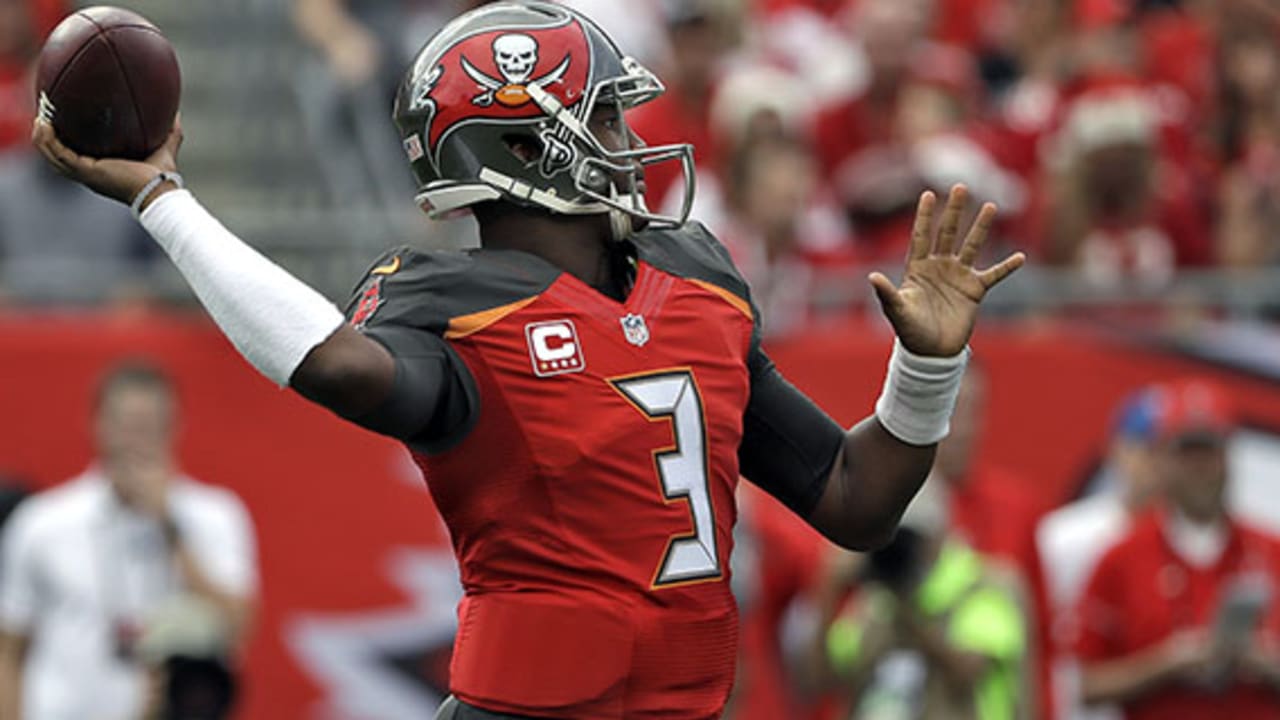 Bucs, Doug Martin take pressure off Jameis Winston in beating