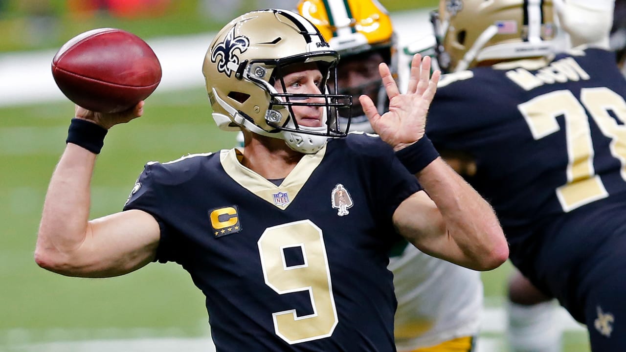 November 29, 2018: New Orleans Saints quarterback Drew Brees #9 passes to  New Orleans Saints wide receiver Michael Thomas #13 during a Thursday Night  Football NFL game between the New Orleans Saints