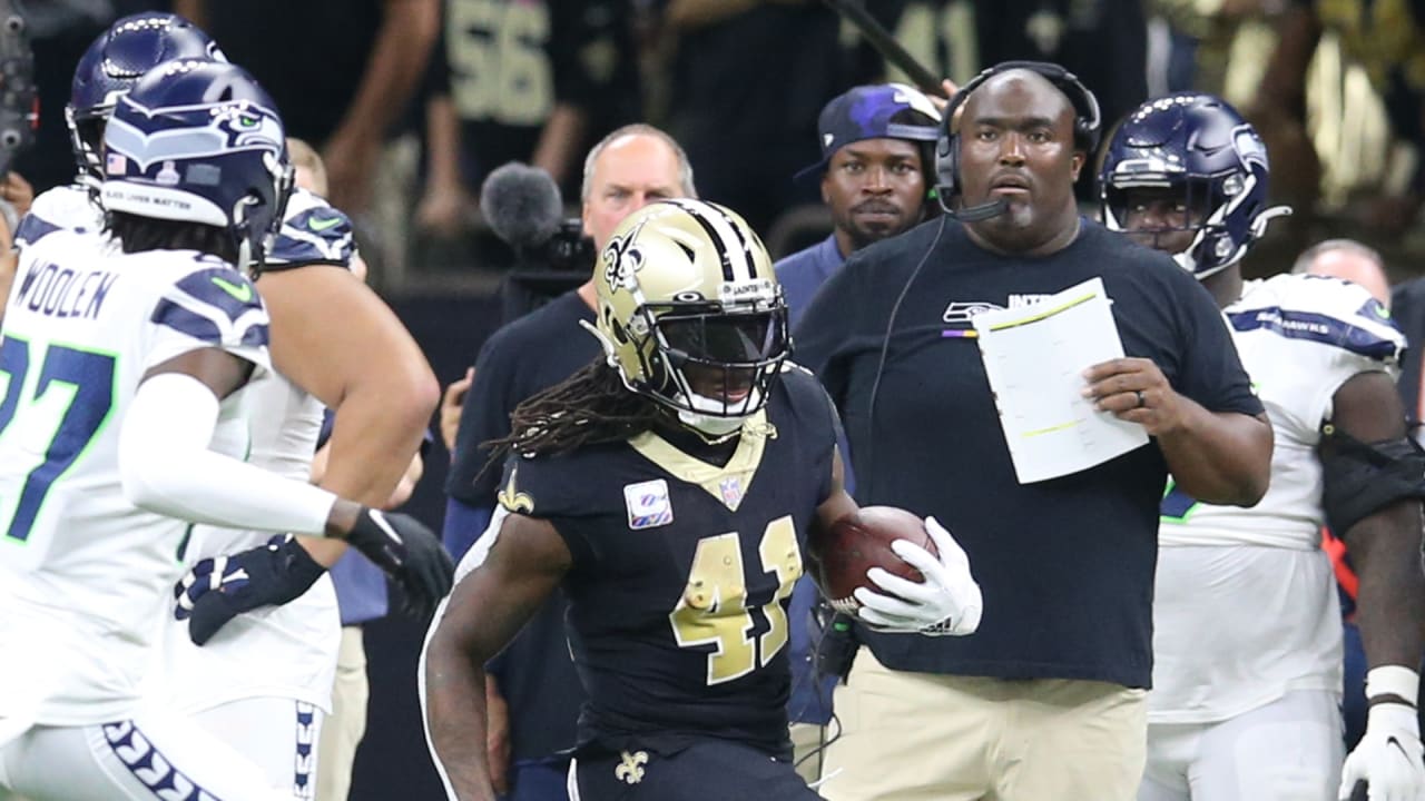 New Orleans, Louisiana, USA. 9th Oct, 2022. New Orleans Saints tight end  Adam Trautman celebrates scoring a touchdown against the Seattle Seahawks  in an NFL game in New Orleans, Louisiana USA on