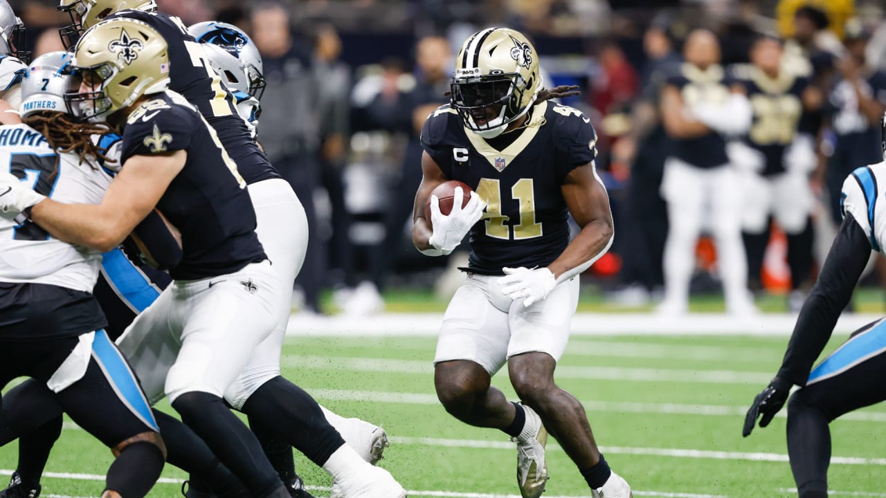 Big game from Alvin Kamara propels Saints to win during wet, windy