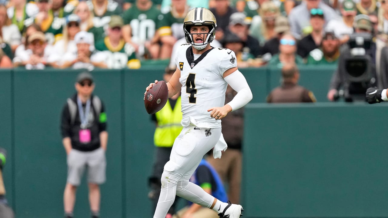 New Orleans Saints quarterback Derek Carr ruled out of game with right