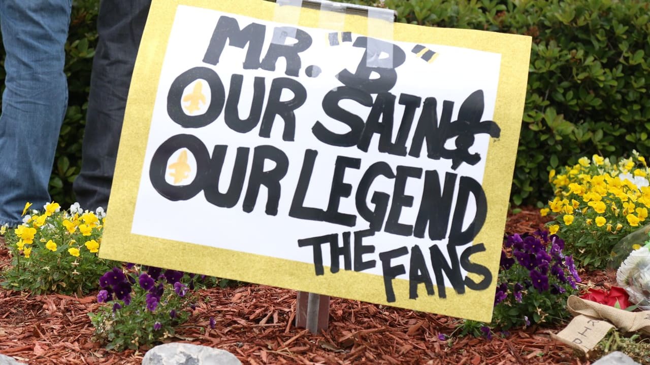 Fans Honor and Remember Tom Benson