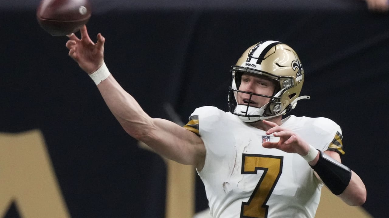 New Orleans Saints quarterback Taysom Hill returns after brief