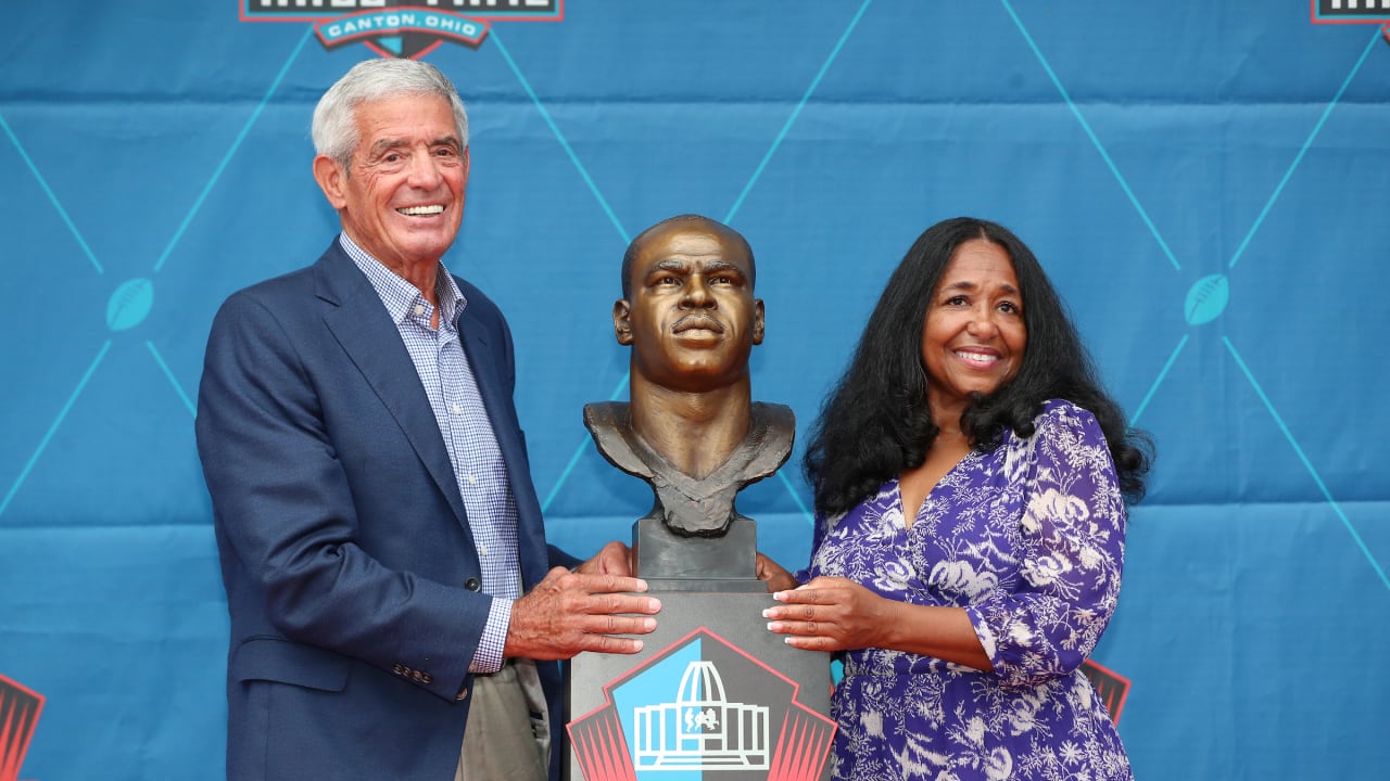 Pro Football Hall of Fame inducts new members in 2022 class ceremony 