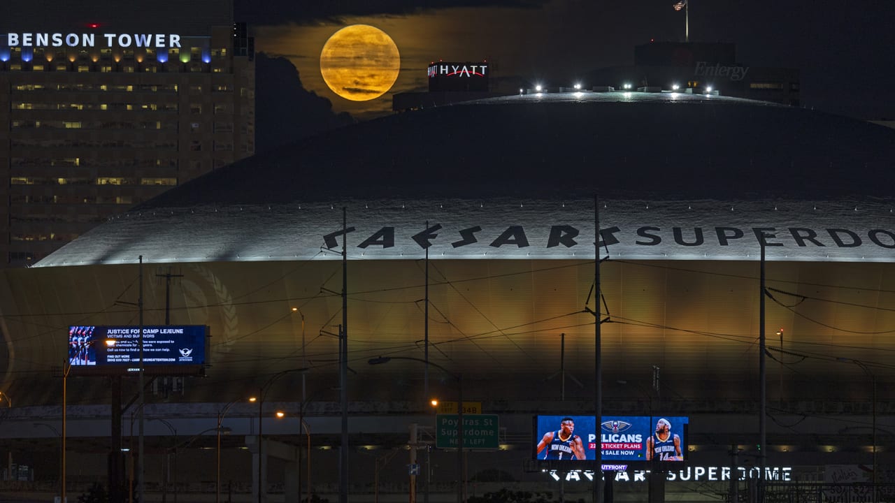 Photos Supermoon passes over the Caesars Superdome