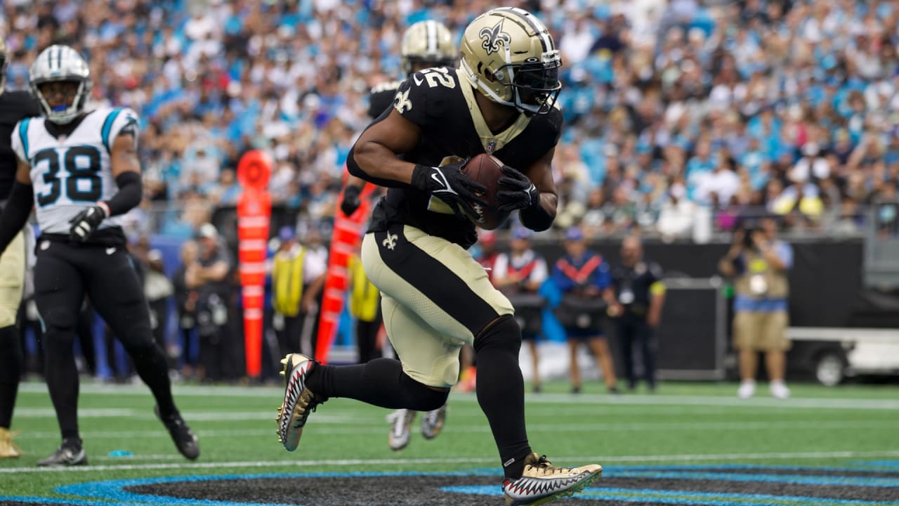 Mark Ingram punches it in for Saints' first TD of the game Saints