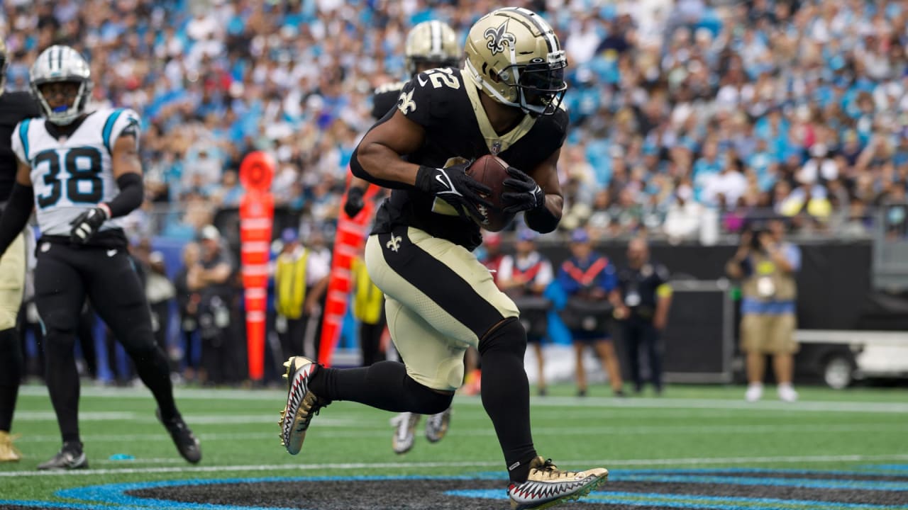 Cameron Jordan Flexes With His Sneakers Before Saints Game