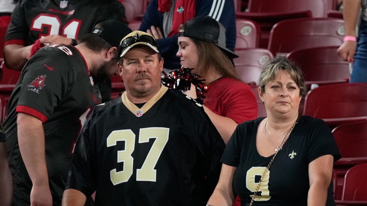 Photos: Saints vs Buccaneers Week 13 2022: Best of Fans