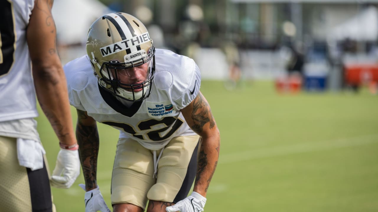 New Orleans Saints linebacker Isaiah Pryor (42) lines up for the