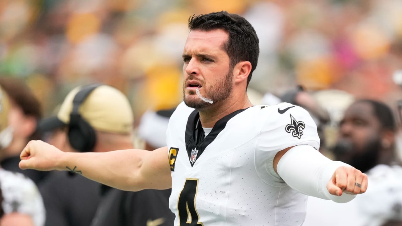 Saints' Derek Carr getting evaluated for shoulder injury after loss to  Packers