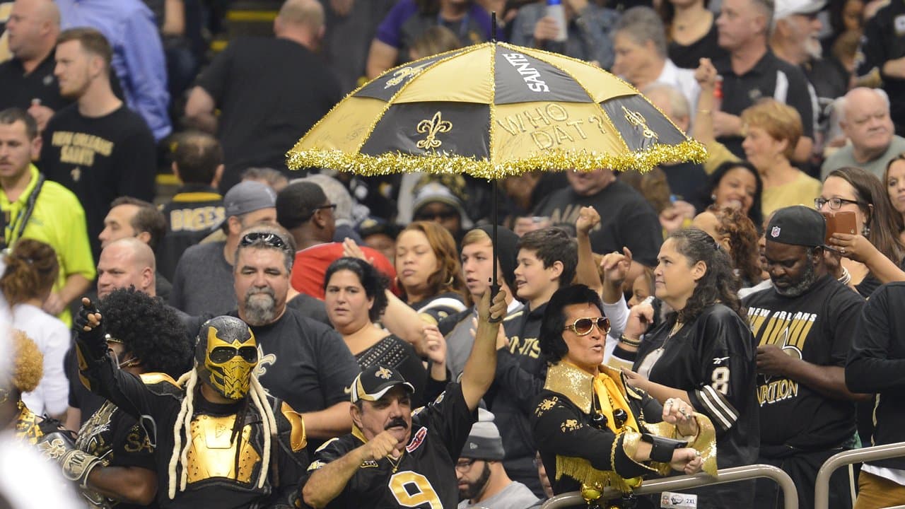 New Orleans Saints fans celebrate a 24-23 win over the Baltimore Ravens  after an NFL game at M&T Bank Stadium in Baltimore, Maryland, October 21,  2018. Photo by David Tulis/UPI Stock Photo - Alamy