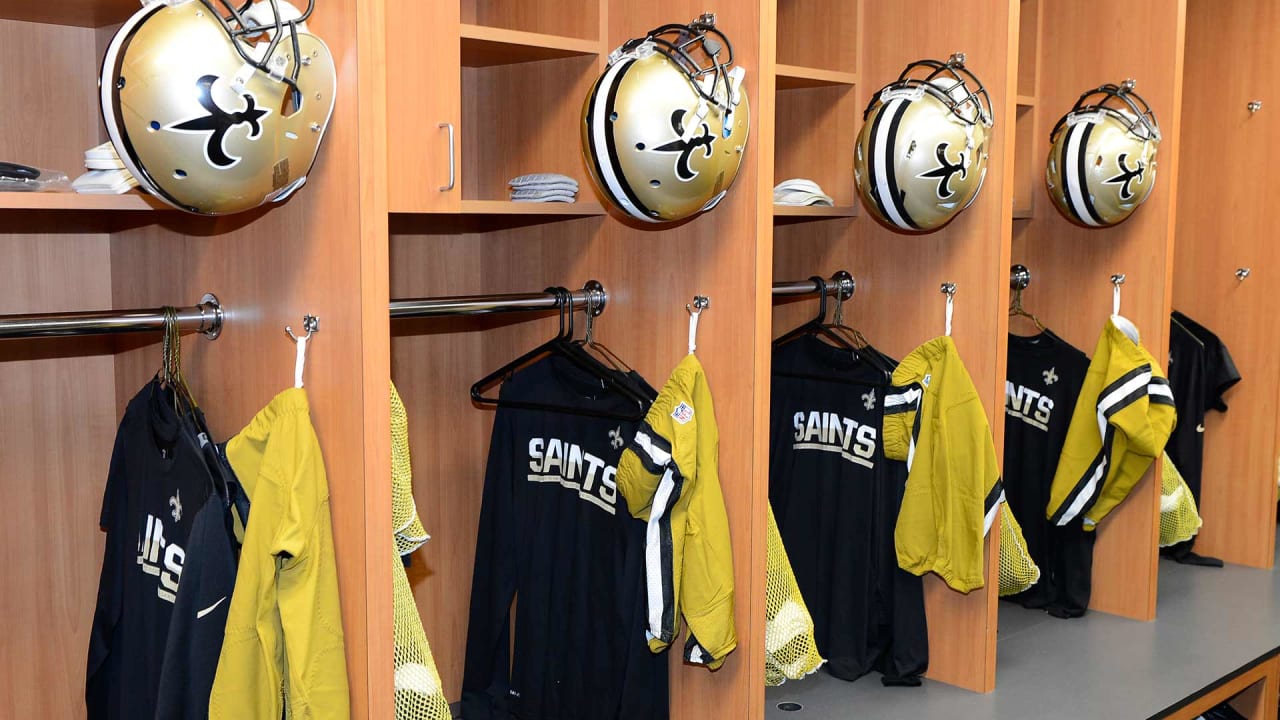 Rams listen to fans, will wear classic uniforms in 5 games