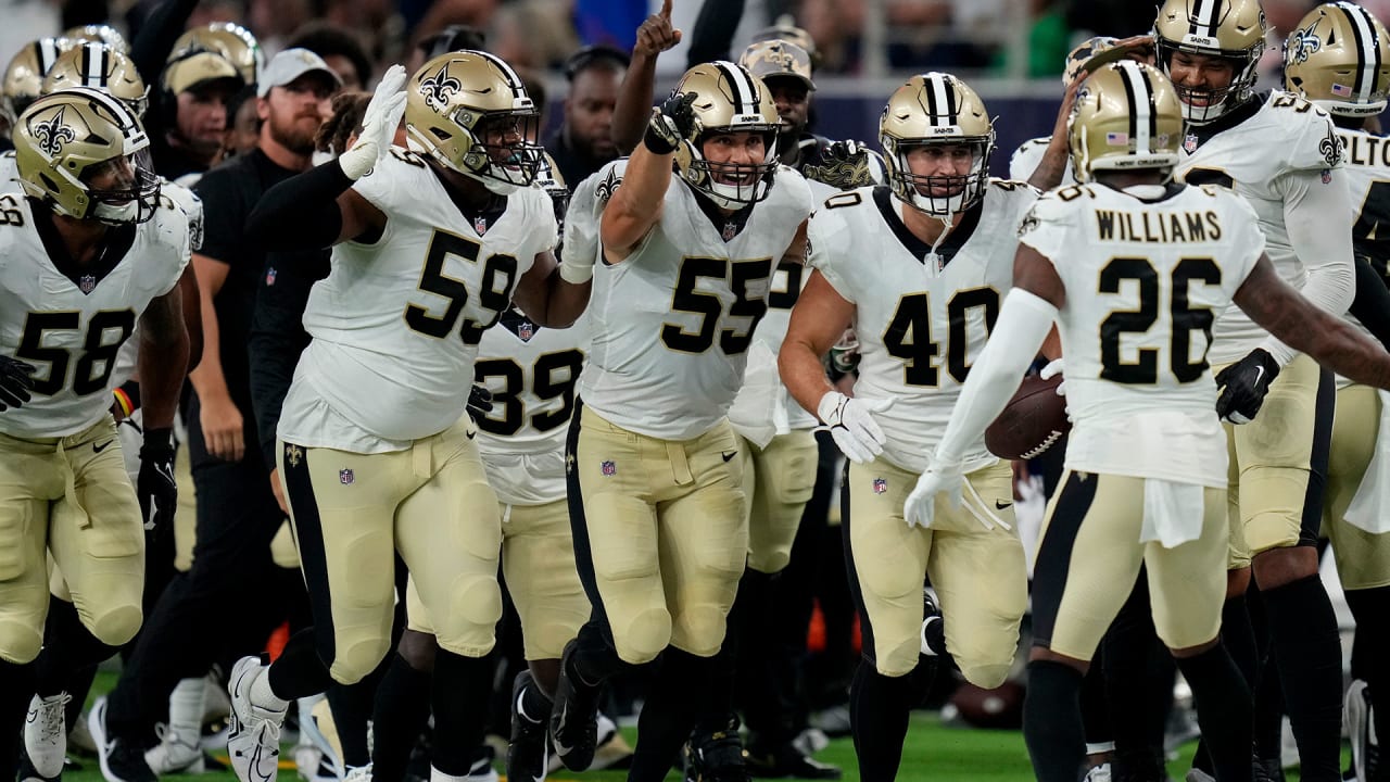 New Orleans Saints cornerback Vincent Gray (35) reacts to a play