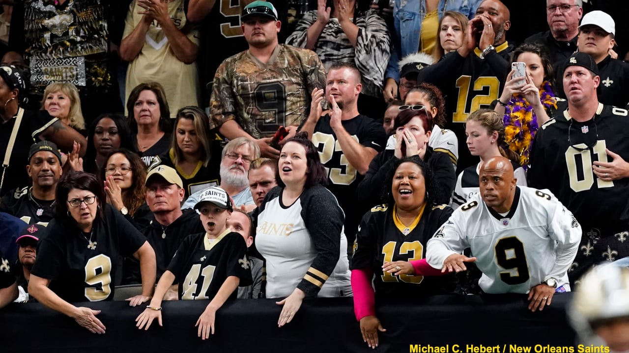 Photos: Saints Sideline Guests and Fans