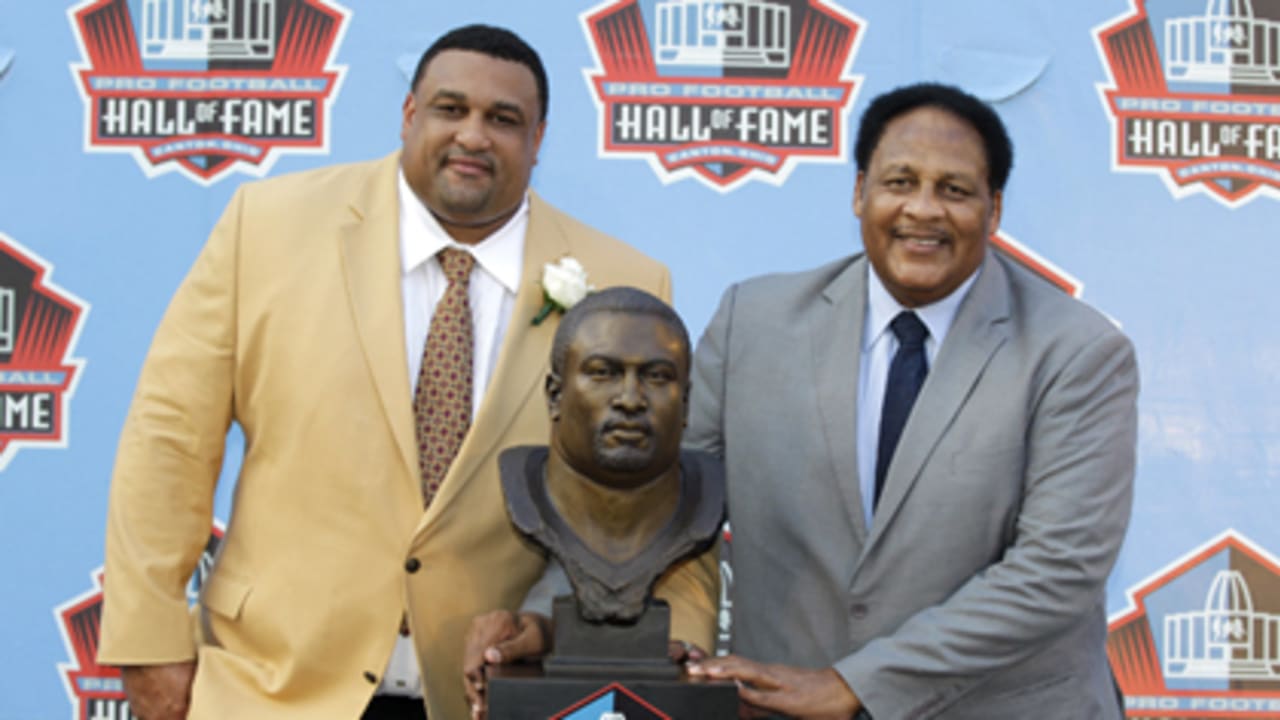 Louisiana Tech Hall of Famer Willie Roaf donates memorabilia