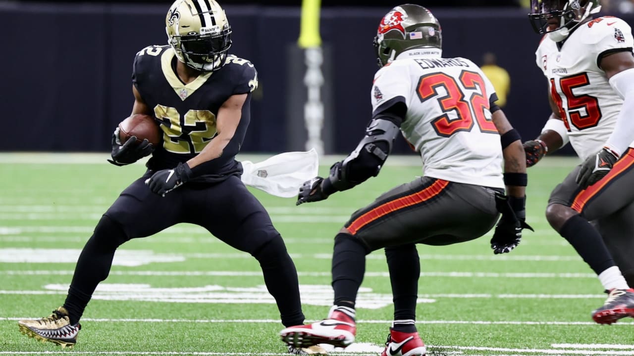 New Orleans Saints running back Mark Ingram (22) is tackled by