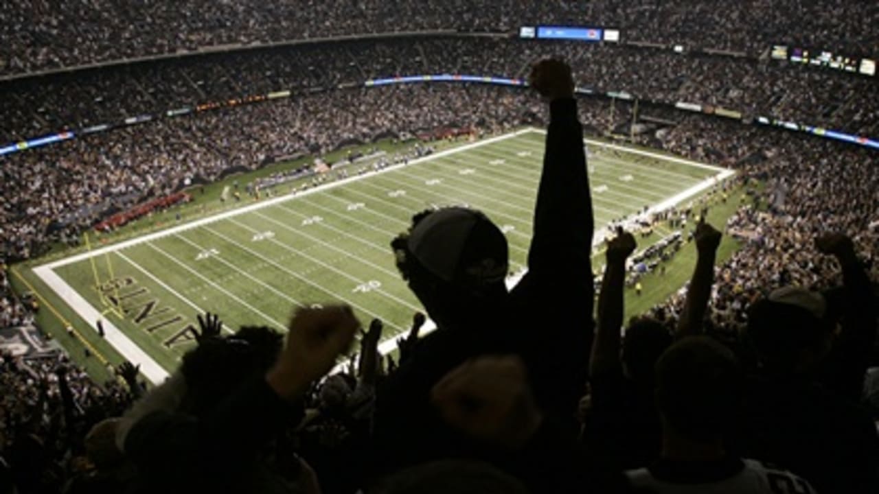 NFL New Orleans Saints Football Action in the Superdome, New Orleans,  Louisiana