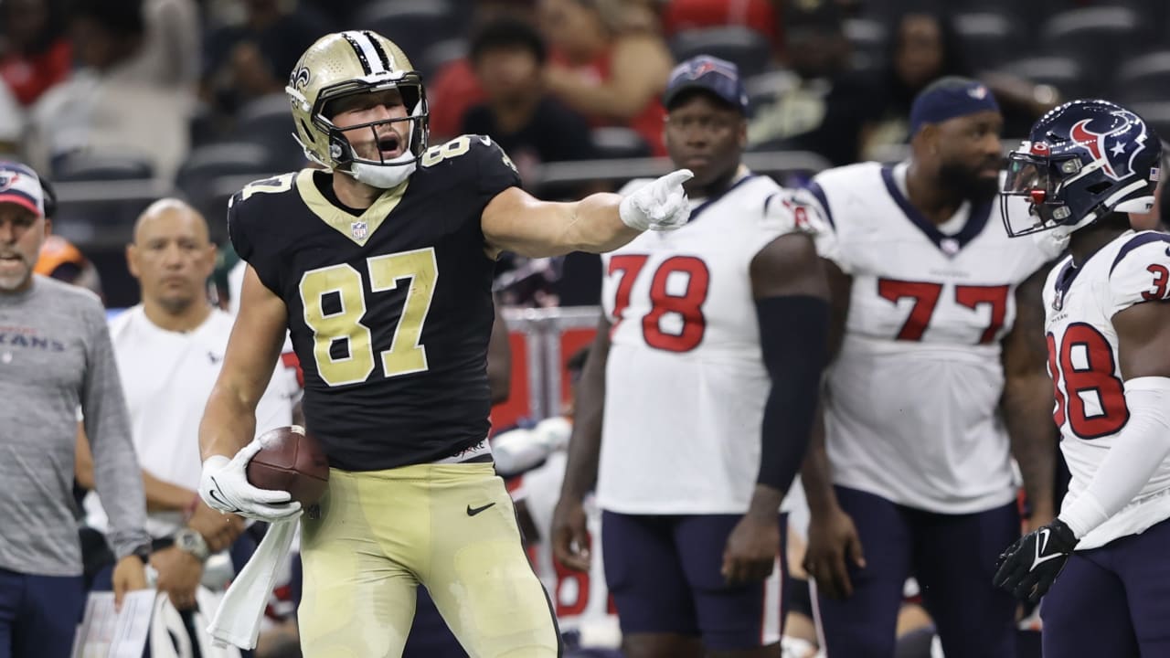 NFL Preseason Saints QB Jake Haener dots TE Lucas Krull over middle