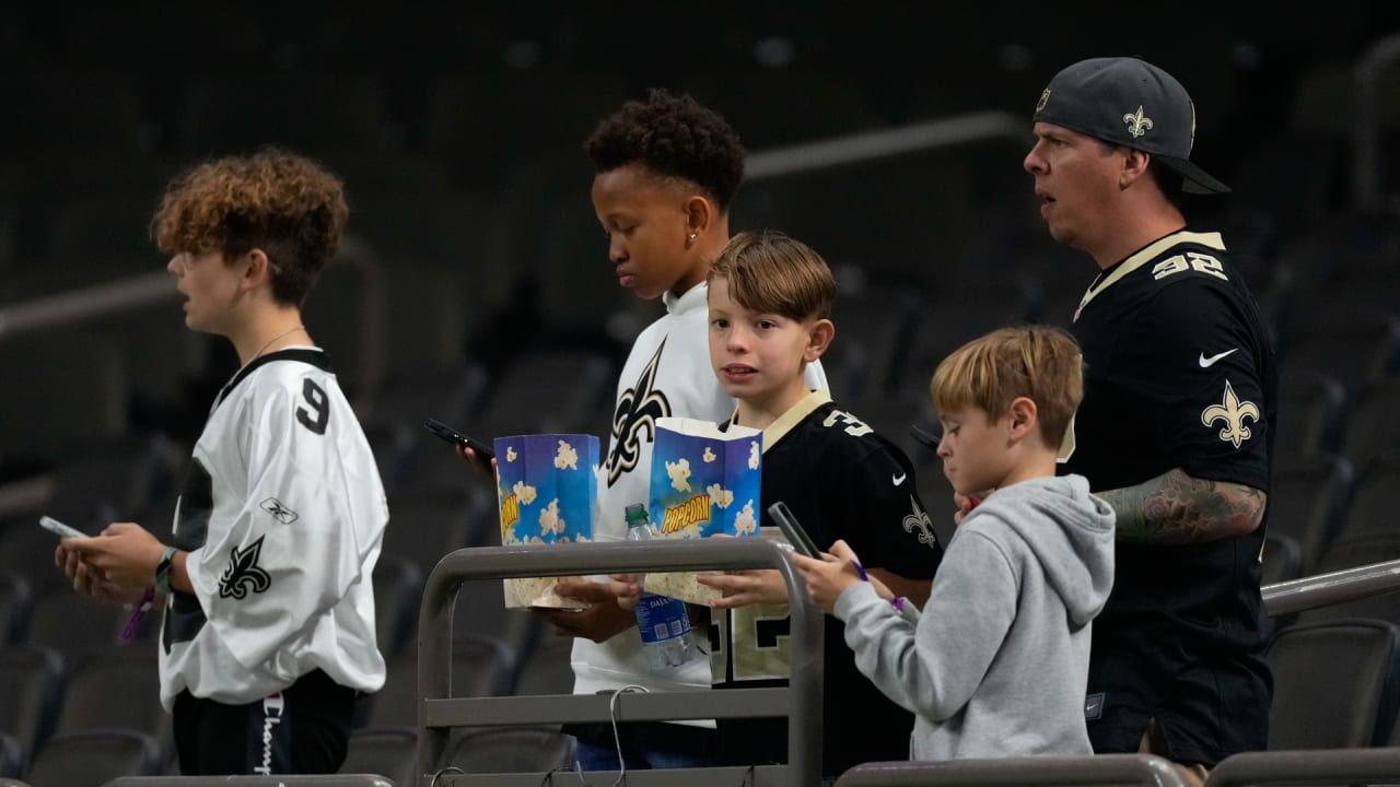 Carolina Panthers Vs. New Orleans Saints. Fans Support On NFL Game.  Silhouette Of Supporters, Big Screen With Two Rivals In Background. Stock  Photo, Picture and Royalty Free Image. Image 151159294.